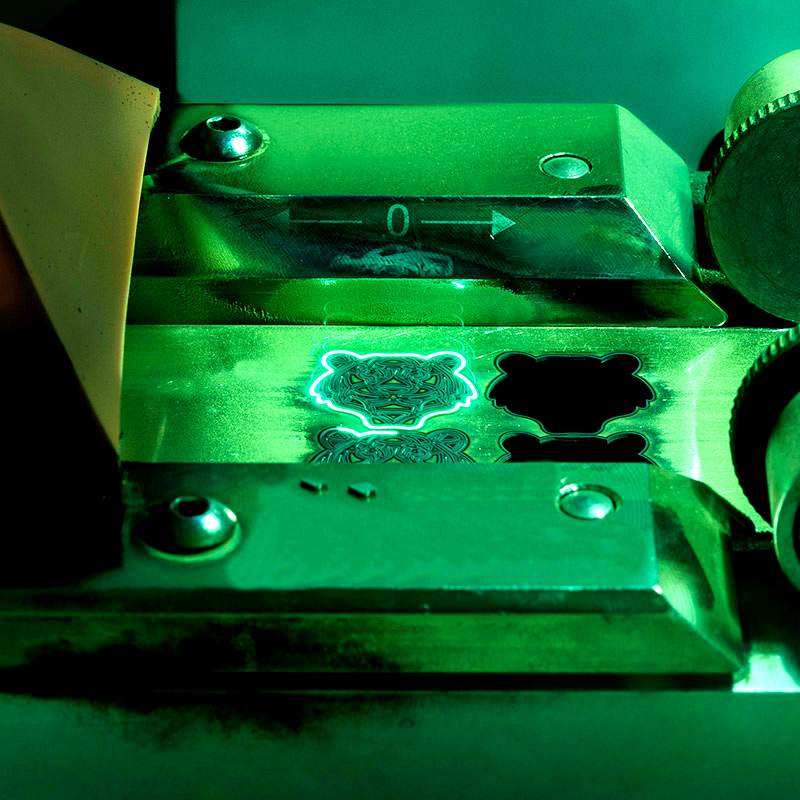 Découpe laser de l'argent sterling 925 et de l'or 585