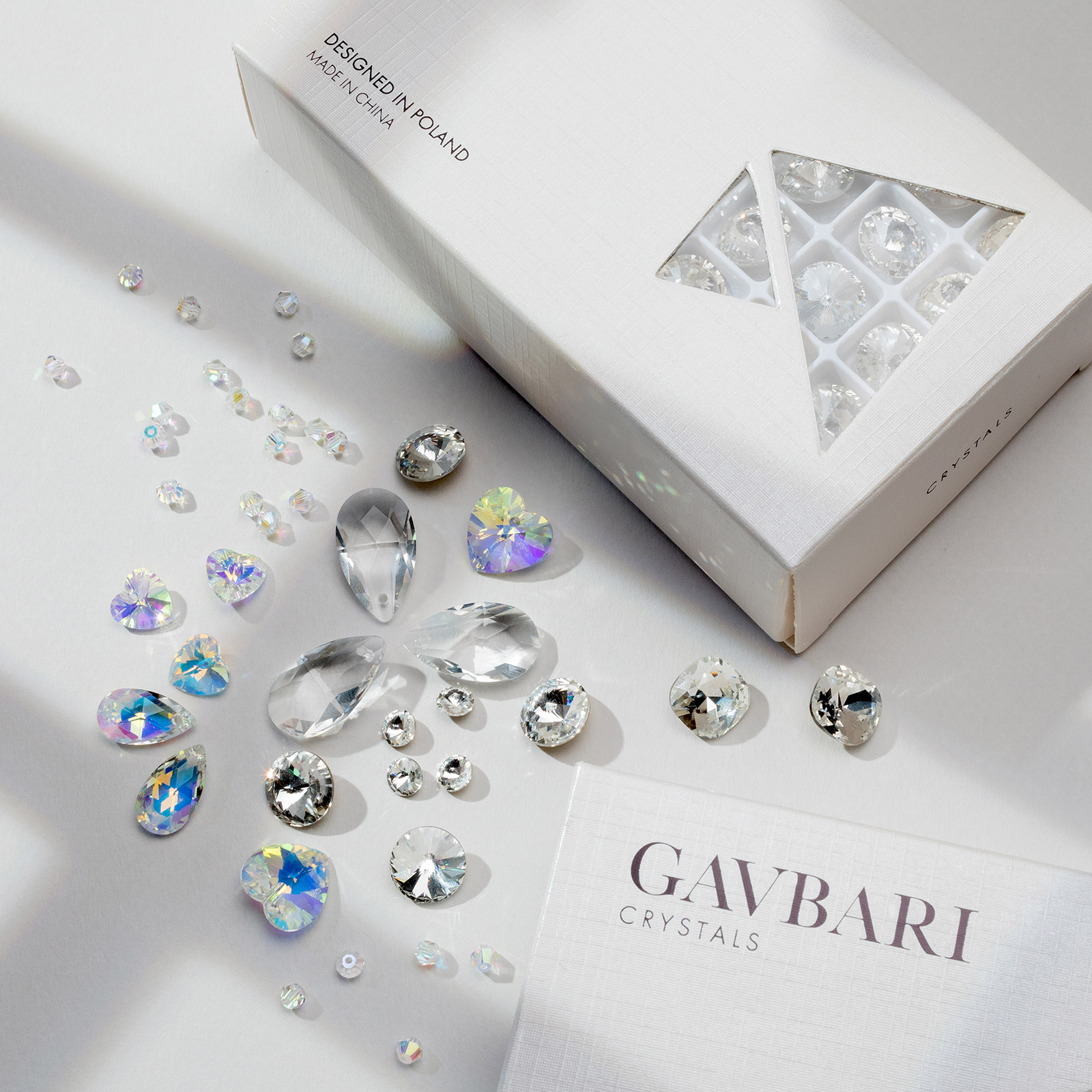 Cristaux, pierres naturelles et perles par GAVBARI.